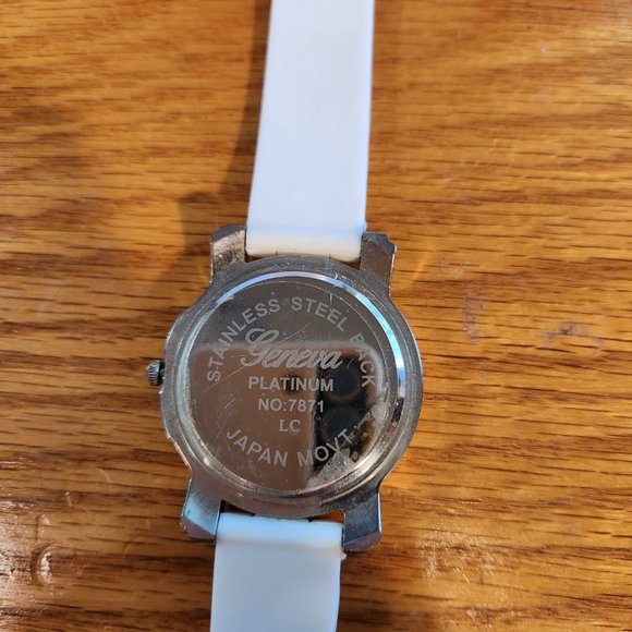 Geneva Ladies Watch - New Battery!  EUC - Picture 3 of 3